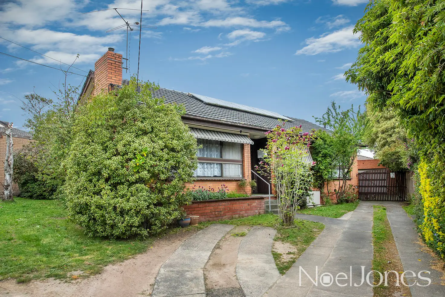 Main view of Homely house listing, 10 Hendra Grove, Ringwood VIC 3134