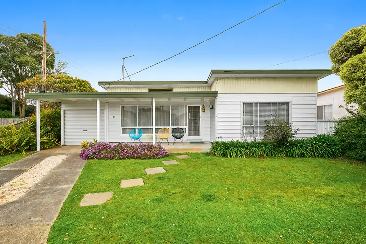 16 Seaview Avenue, St Leonards VIC 3223