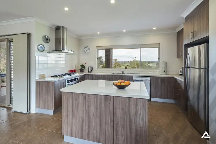 Fifth view of Homely house listing, 6 Oxley Court, Drouin VIC 3818