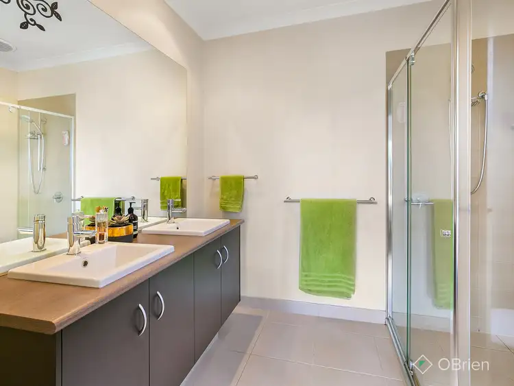 Fifth view of Homely house listing, 2 Lily Place, Carrum Downs VIC 3201