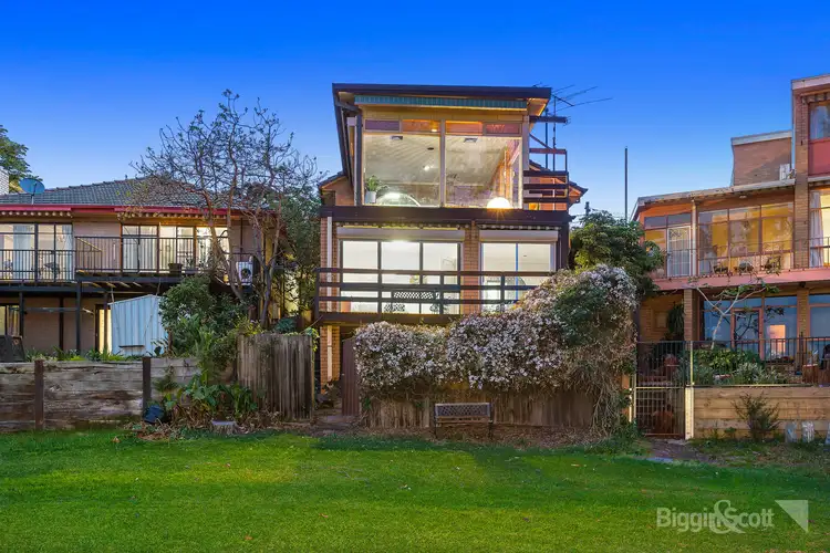 17 Smith Crescent, Footscray VIC 3011