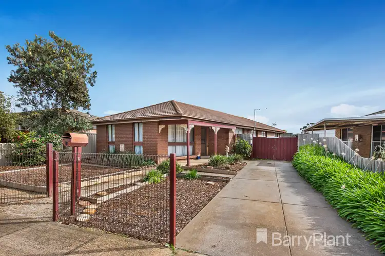 9 Lawson Road, Melton South VIC 3338