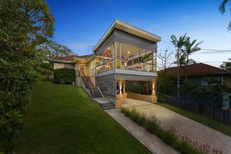 31 Kanumbra Street, Coorparoo QLD 4151