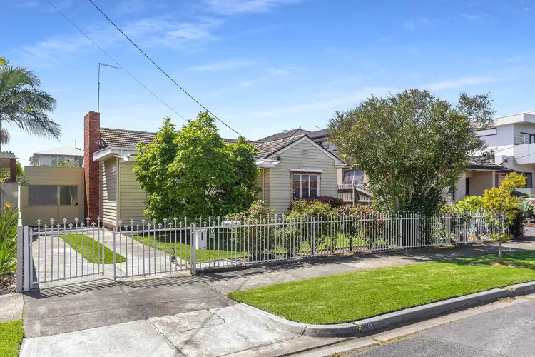 10 Tobruk Crescent, Williamstown VIC 3016