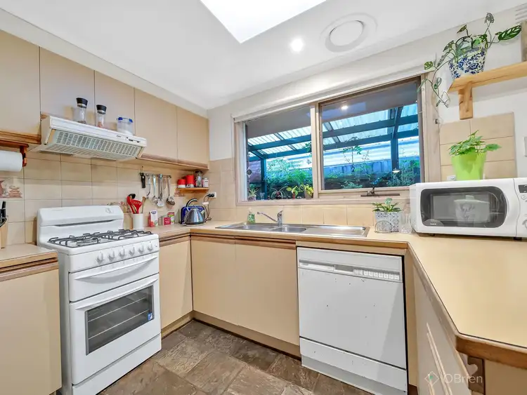Fifth view of Homely house listing, 10 Elaine Court, Cranbourne VIC 3977