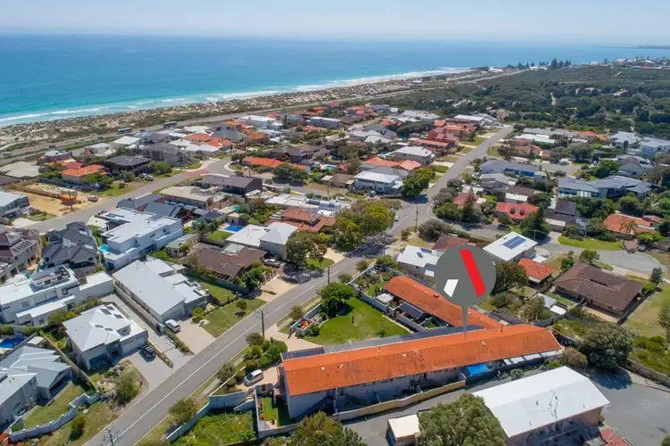 8/6 Ozone Parade, Trigg WA 6029