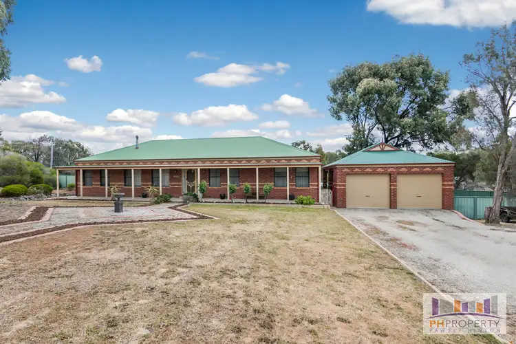 16 Emmaline Drive, Maiden Gully VIC 3551