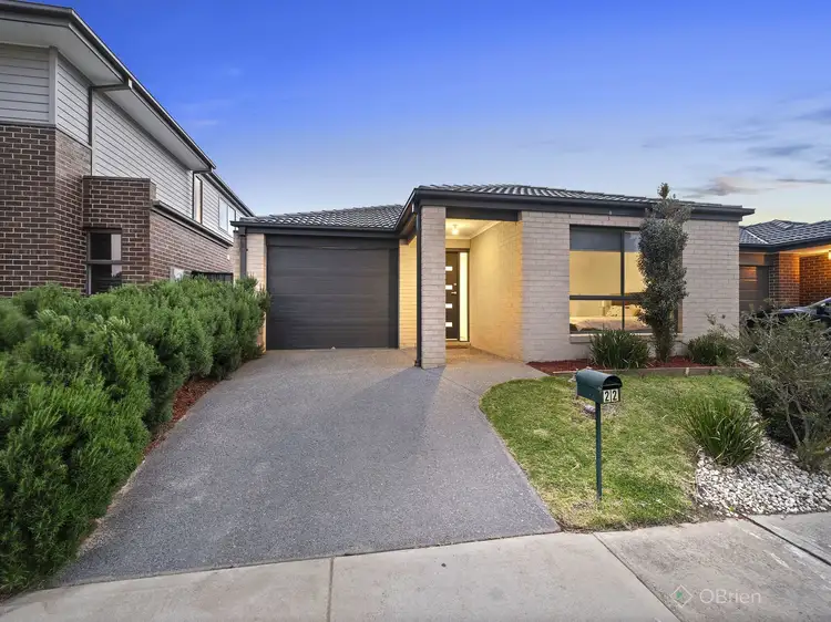 22 Fleuve Rise, Clyde North VIC 3978