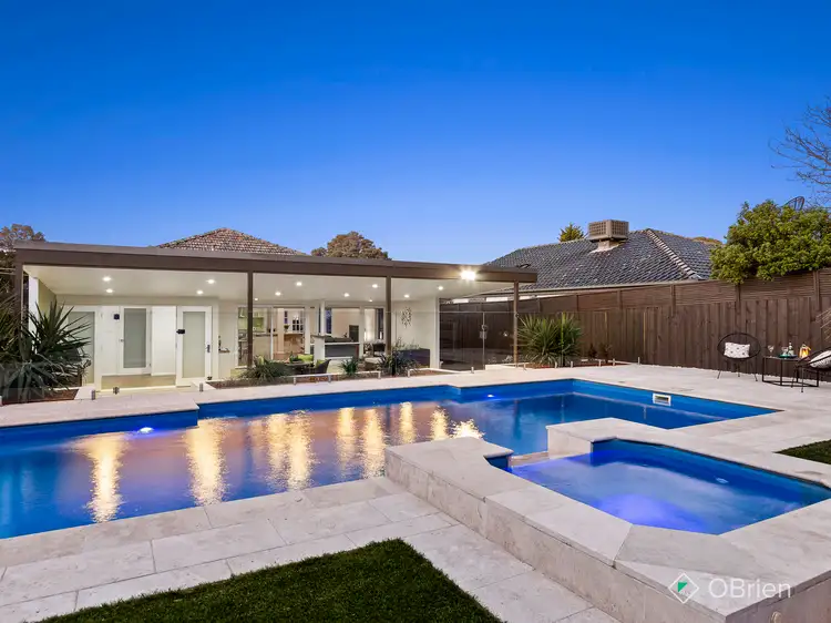 17 Lawborough Avenue, Parkdale VIC 3195