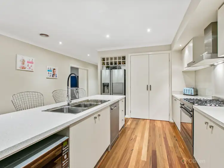 Fifth view of Homely house listing, 8 Misty Close, Berwick VIC 3806