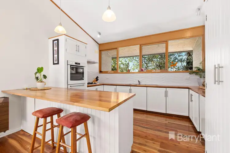 22 Somerleigh Crescent, Greensborough VIC 3088