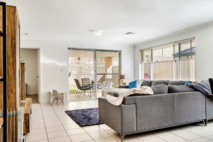 41 Arramall Trail, Lakelands WA 6180