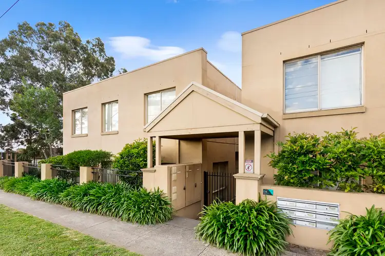 Main view of Homely townhouse listing, 2/434 Grimshaw Street, Bundoora VIC 3083