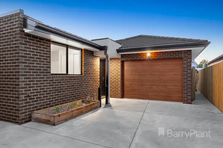 2/42 Manfred Avenue, St Albans VIC 3021