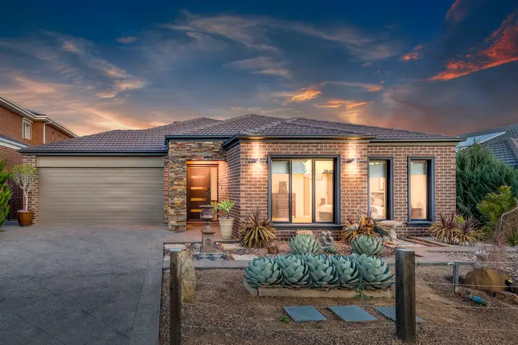 21 Cronulla Way, Taylors Hill VIC 3037