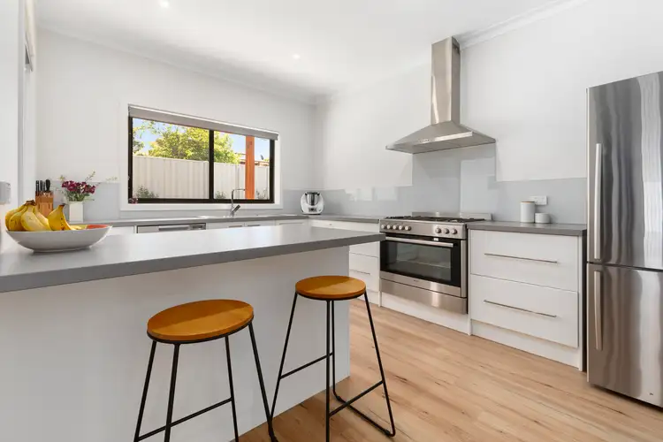 Second view of Homely house listing, 5 Avoca Court, Mansfield VIC 3722