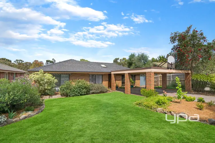 10 Mclnnes Close, Sunbury VIC 3429