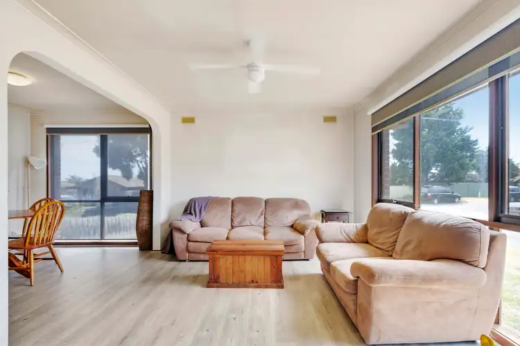 Second view of Homely house listing, 8 Bainbridge Court, Carrum Downs VIC 3201