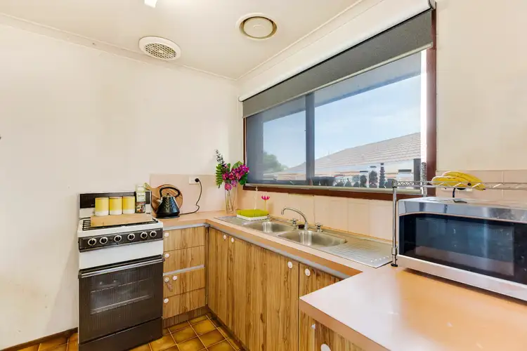 Fifth view of Homely house listing, 8 Bainbridge Court, Carrum Downs VIC 3201