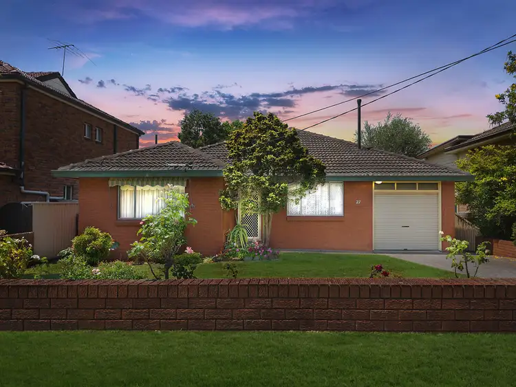27 Beale Crescent, Peakhurst NSW 2210