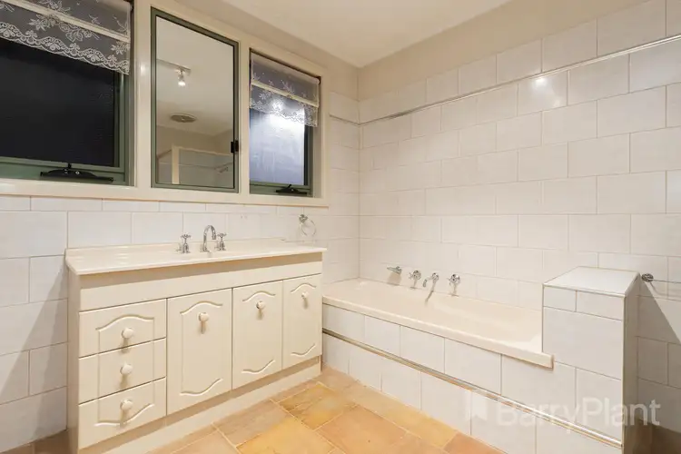 Sixth view of Homely house listing, 34 Elmsford Court, Keysborough VIC 3173