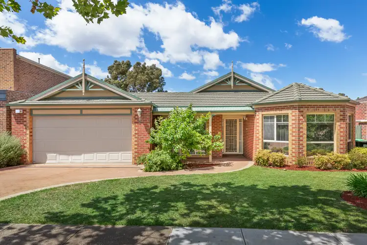 4 Lindsay Court, Taylors Lakes VIC 3038