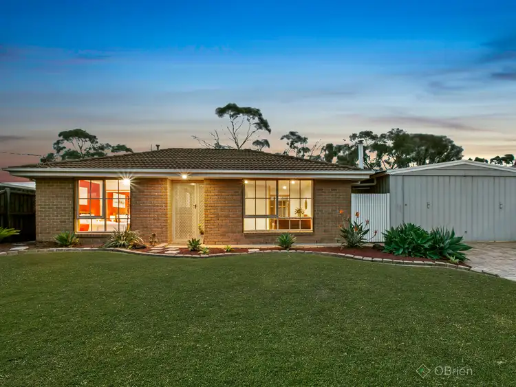 3 Ballanee Grove, Cranbourne North VIC 3977