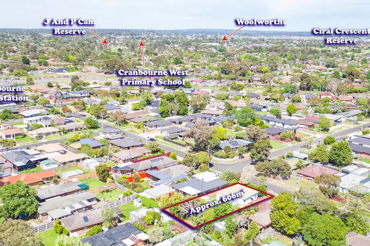 Second view of Homely house listing, 4 Ainsleigh Court, Cranbourne VIC 3977