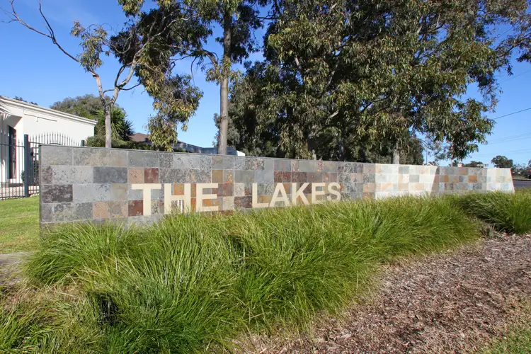 27 Bridgewater Way, Rowville VIC 3178
