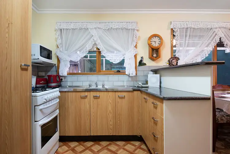 Fifth view of Homely unit listing, 6/4 Collins Street, Kangaroo Flat VIC 3555