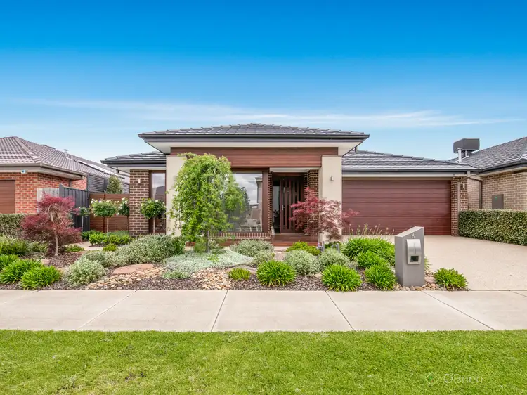 6 Marblelight Way, Clyde North VIC 3978
