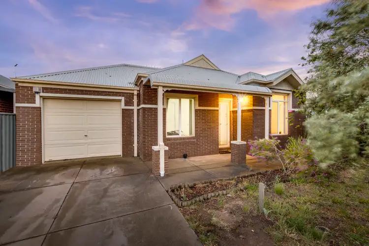 18 Strutt Place, Caroline Springs VIC 3023