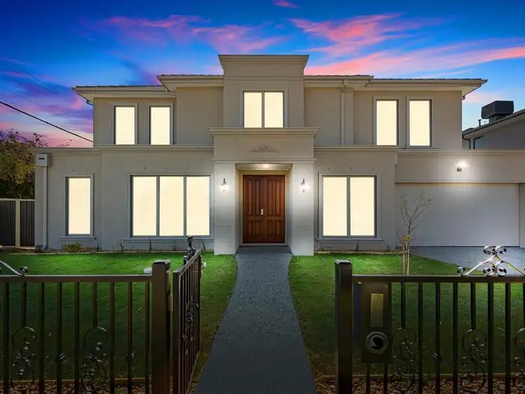 1 Hampton Court, Glen Waverley VIC 3150