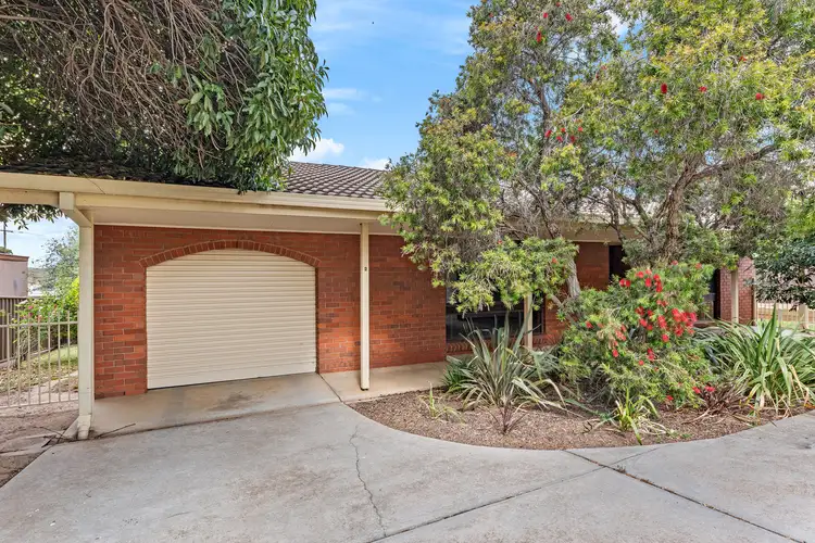 2/8 Boronia Crescent, Kennington VIC 3550