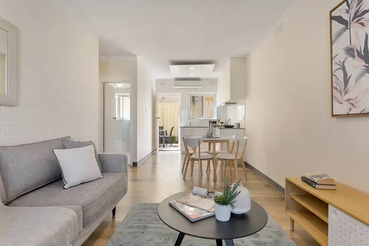 4/52 North Esplanade, Glenelg North SA 5045