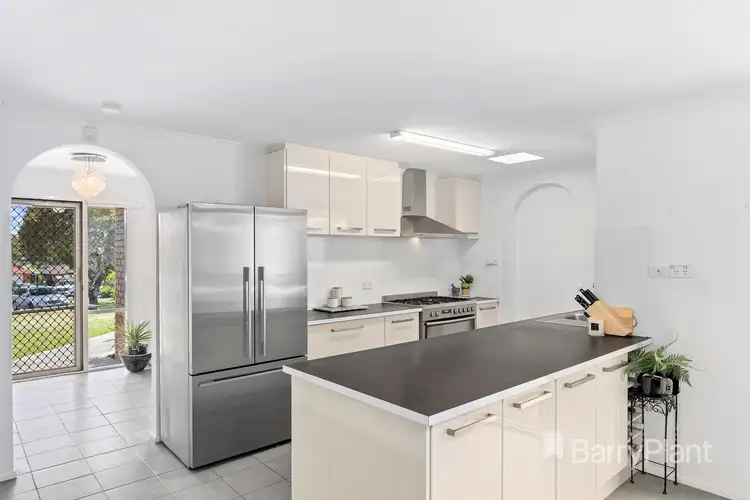 Second view of Homely house listing, 5 Erin Court, Hampton Park VIC 3976