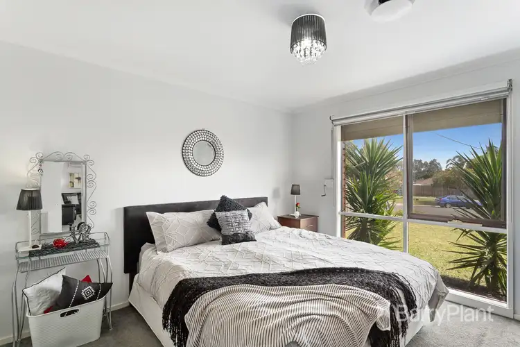 Sixth view of Homely house listing, 5 Erin Court, Hampton Park VIC 3976