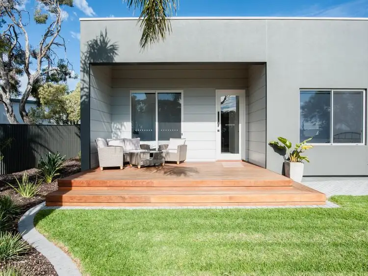 33 Flinders Avenue, Coffin Bay SA 5607