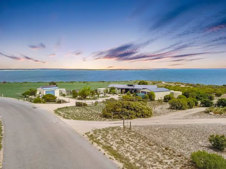 18 Seaview Road, Perlubie SA 5680