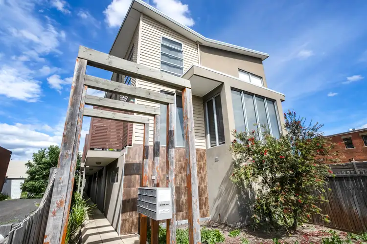 2/6 Rosamond Road, Footscray VIC 3011