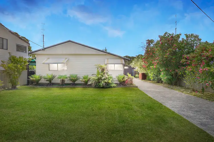 11 Avonlea Avenue, Gorokan NSW 2263
