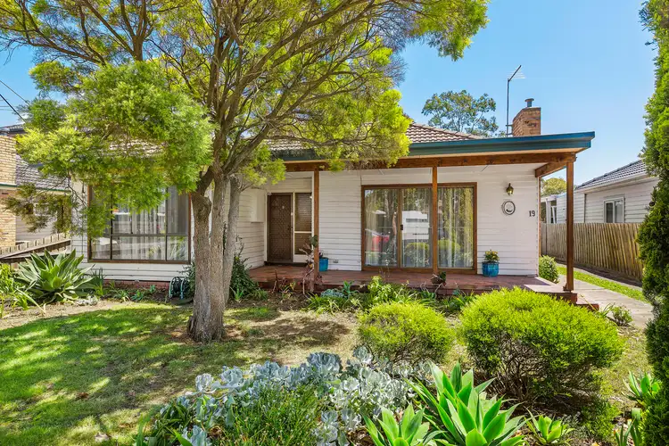 19 Delmont Avenue, Altona VIC 3018