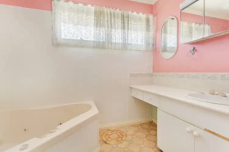 Fifth view of Homely house listing, 5 Cambridge Crescent, White Hills VIC 3550