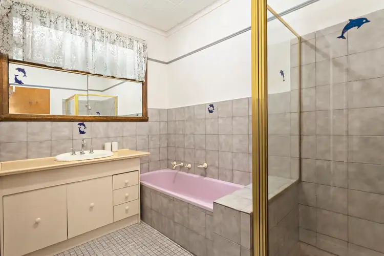 Fifth view of Homely house listing, 10 Kanimbla Drive, Lalor VIC 3075