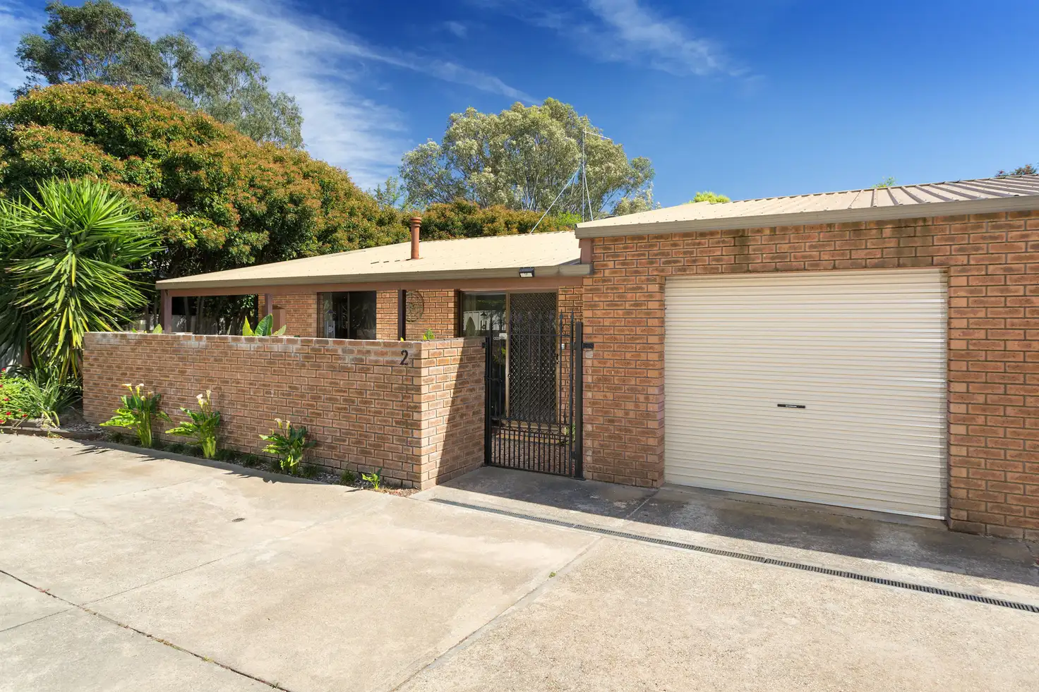 Main view of Homely unit listing, 2/10 McEwen Crescent, Wodonga VIC 3690