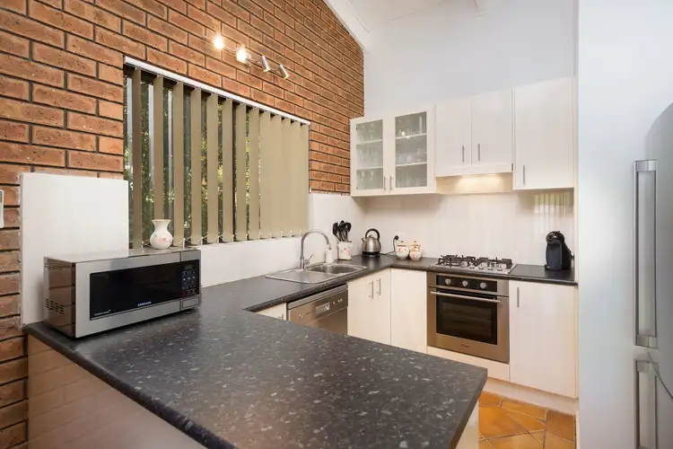 Third view of Homely unit listing, 2/10 McEwen Crescent, Wodonga VIC 3690