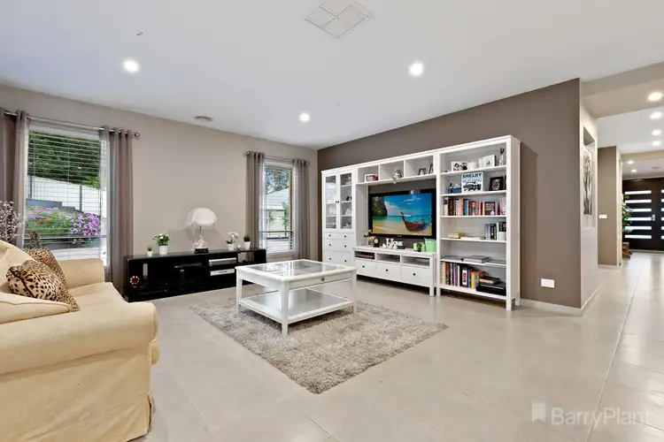 Fifth view of Homely house listing, 2 Spring Place, Drouin VIC 3818
