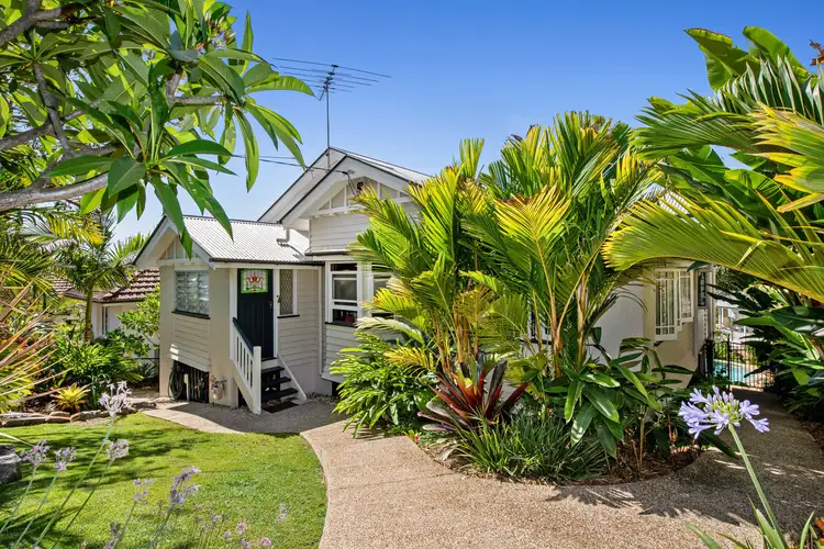 8 Percival Terrace, Holland Park QLD 4121