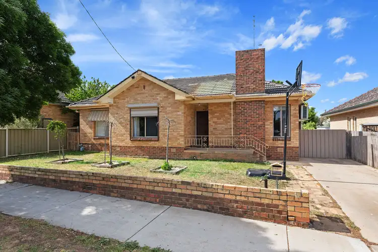 18 Nish Street, Flora Hill VIC 3550