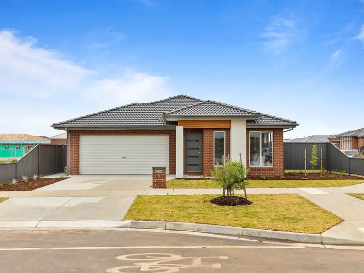 8 Sydney Way, Alfredton VIC 3350